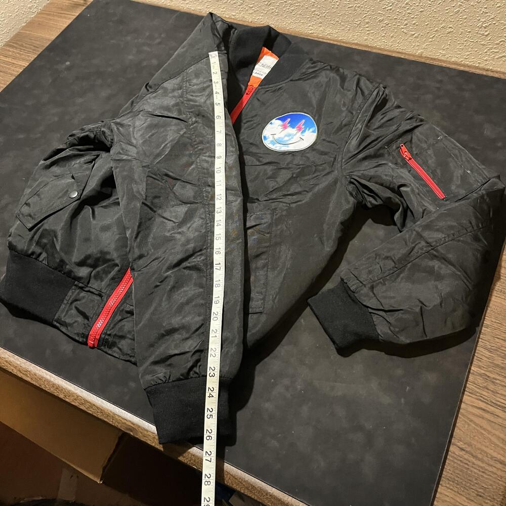 J Balvin Jacket Mens Large Black 2022 Jose Tour Bomber Smiley Lightning Patch - Picture 9 of 12
